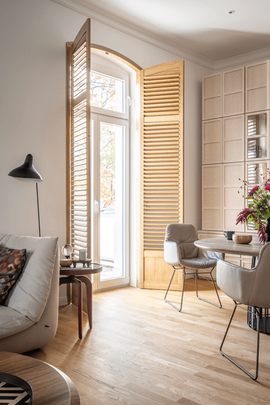 Shutters hoge deur tuin