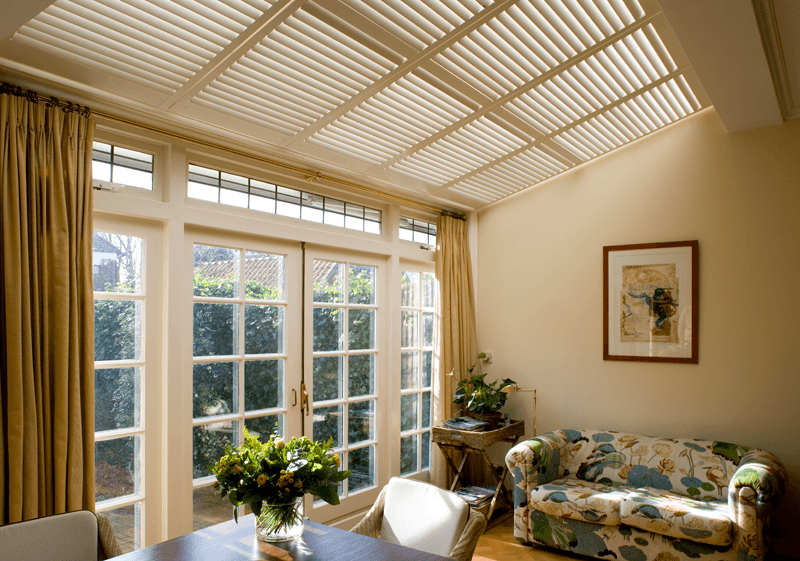 Shutters hout in dakraam