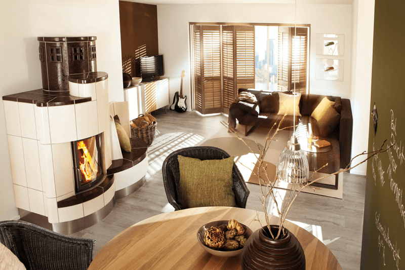 houten shutters voor in de woonkamer